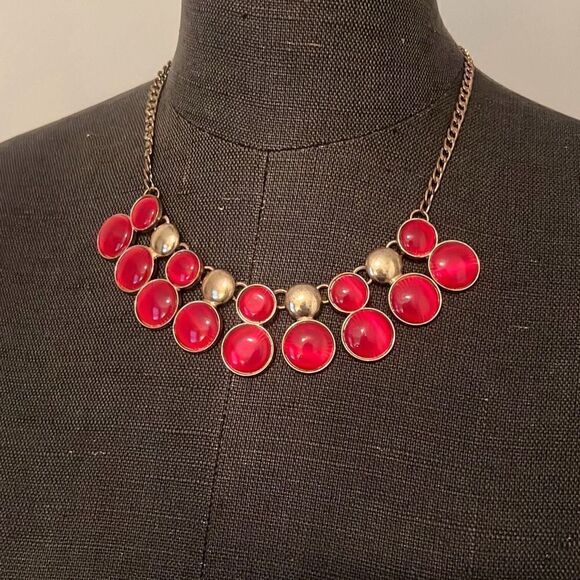 Womens Red Gold-Tone Curb Chain Statement Bib Necklace And Stud Earrings Set - Picture 1 of 4